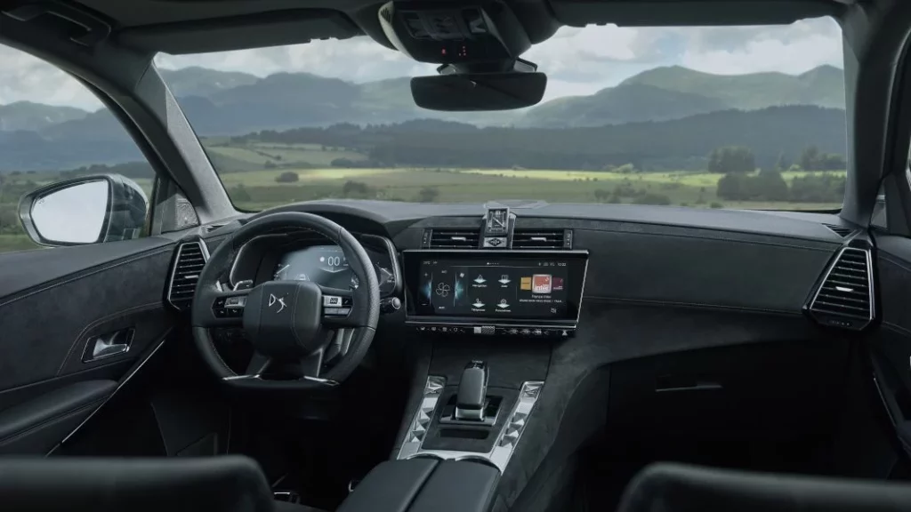 2024 DS 7 Pallas y Etoile. Imagen interior.