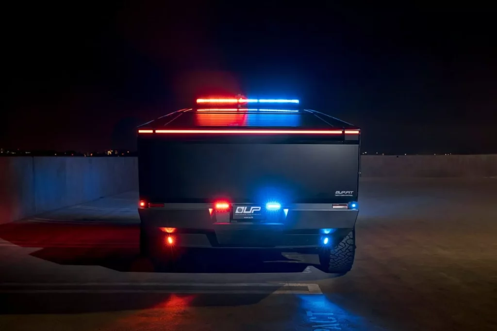 2024 Tesla Cybertruck Policía Irvine. Imagen trasera.