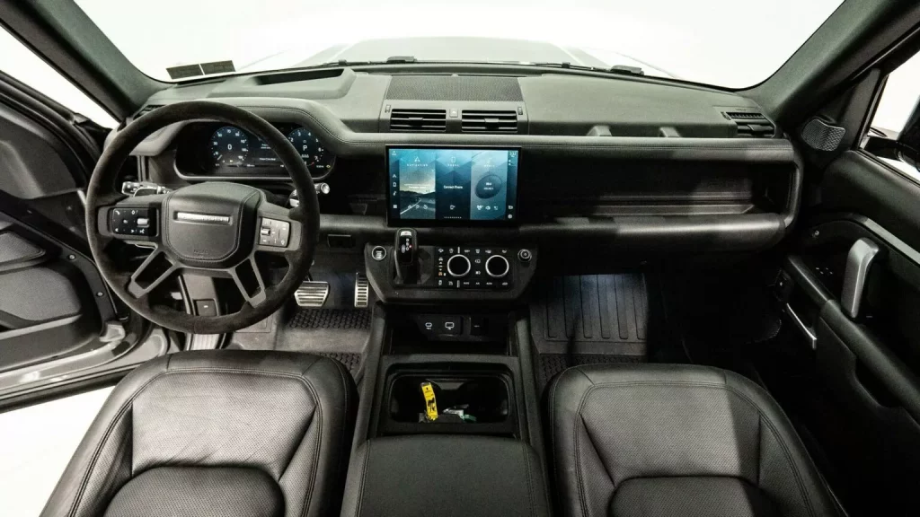 2024 Land Rover Defender 6x6 Apocalypse. Imagen interior.