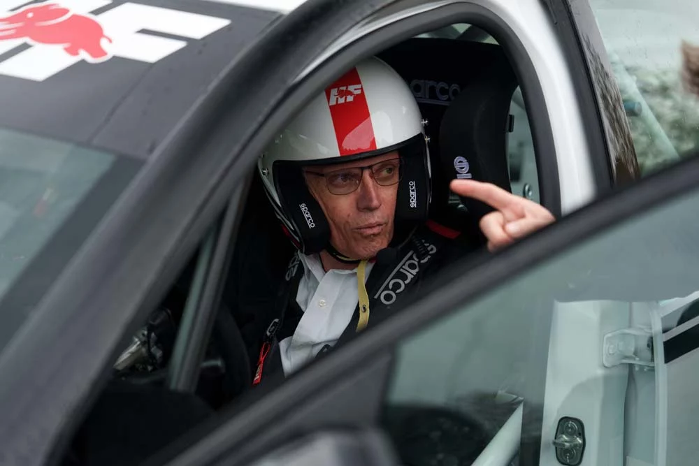 Carlos Tavares, CEO de Stellantis, al volante del nuevo Lancia Ypsilon Rally4 HF