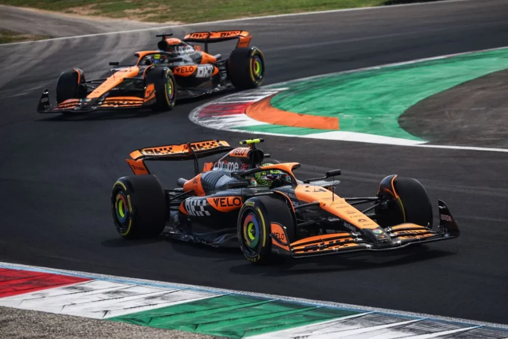 EuropaPress 6187790 04 norris lando gbr mclaren f1 team mcl38 action 81 piastri oscar aus Motor16