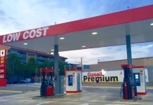 La experta en la materia que aclara lo que esconde la gasolina que venden en las gasolineras low-cost