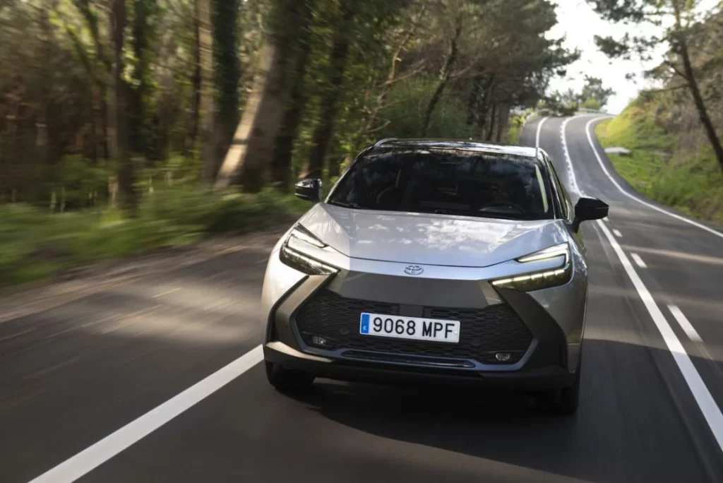 TOYOTA CHR PLUG IN 9 Motor16