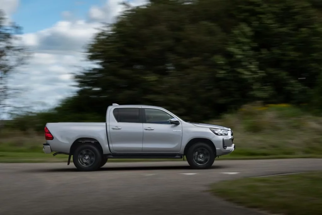 Toyota Hilux Hybrid 48V (4)