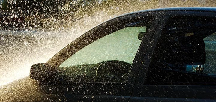 ¿Qué hacer para proteger a tu coche en una tormenta?