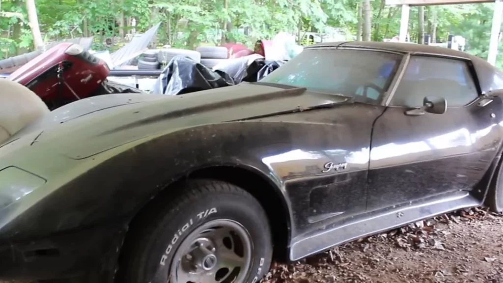 Así se encontraba el Corvette Stingray abandonado