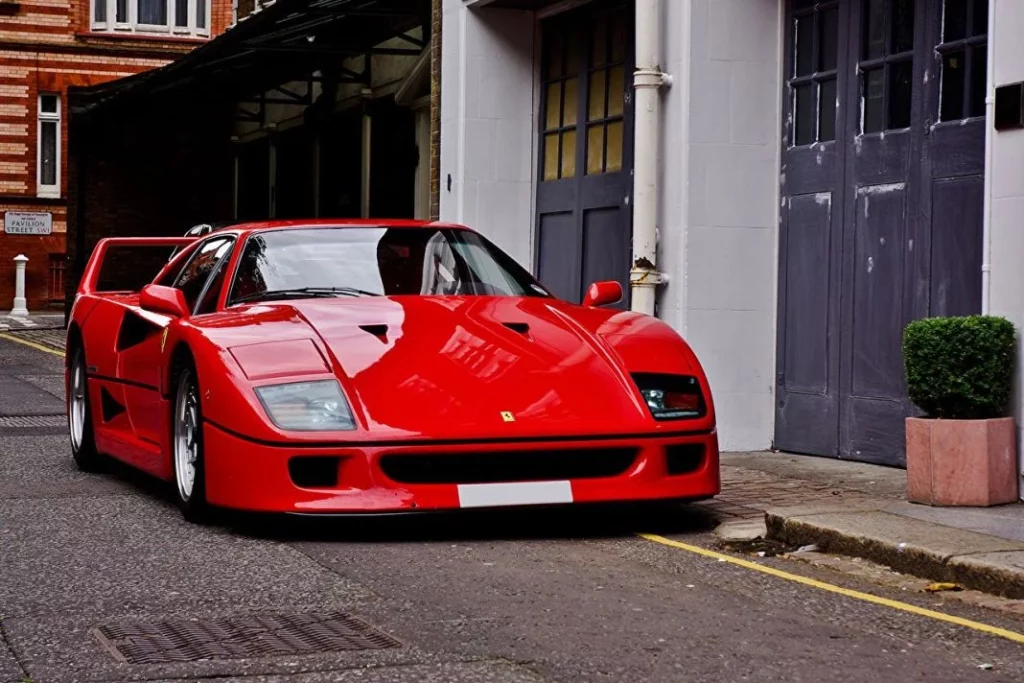 Ferrari F40, el coche de 2 millones de euros que quedó abandonado en un parking