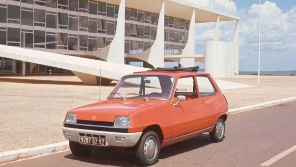 Los detalles del Renault 5, el coche que conduce Amancio Ortega