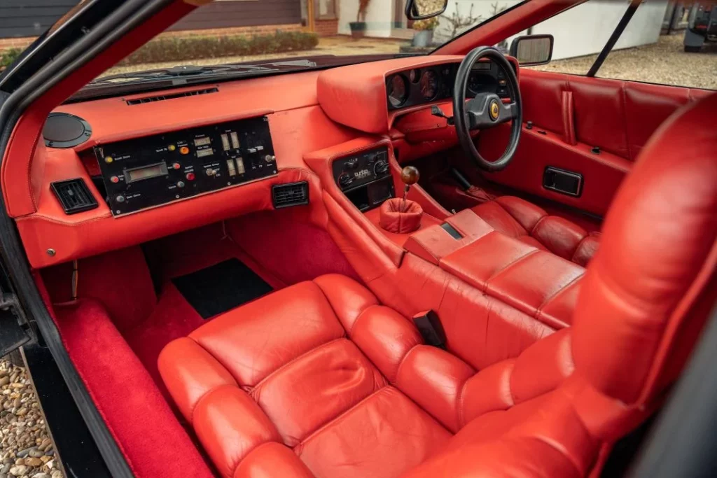 1980 Lotus Esprit Essex Turbo. H&H. Imagen interior.