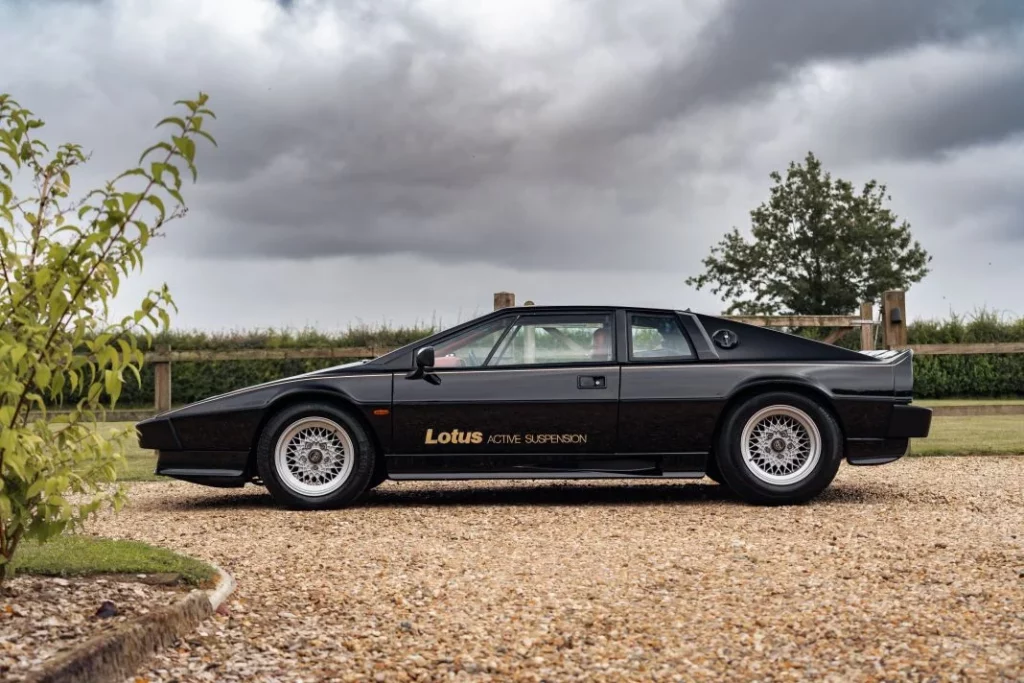 1980 Lotus Esprit Essex Turbo. H&H. Imagen lateral.