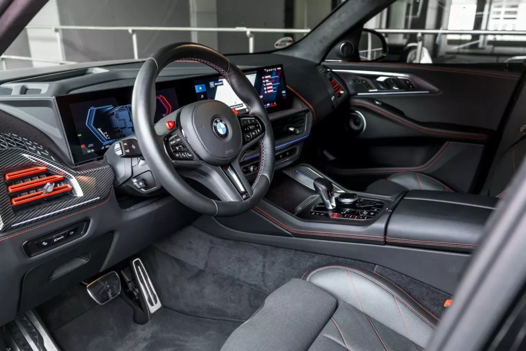 2024 BMW XM. Manhart MHXM 900. Imagen interior.