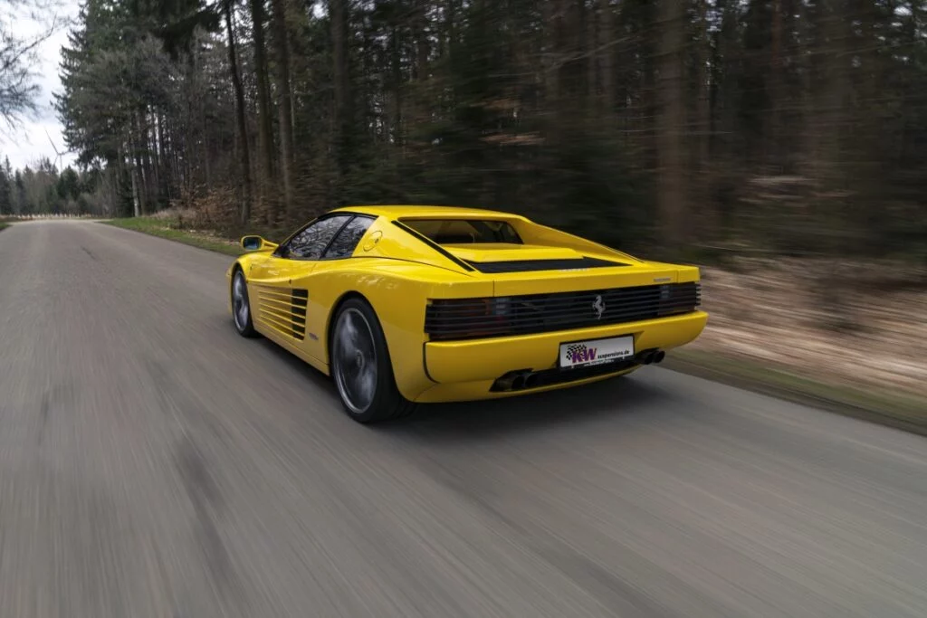 2024 Ferrari Testarossa. KW suspensión. Imagen trasera.