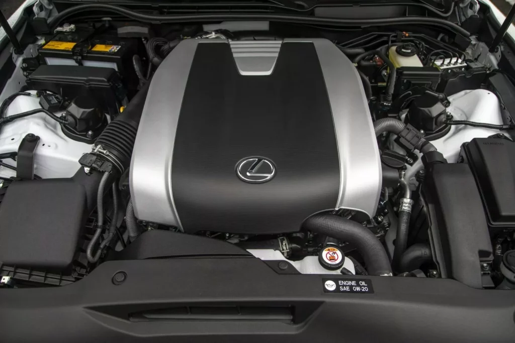 2024 Lexus IS. Estados Unidos. Imagen motor.