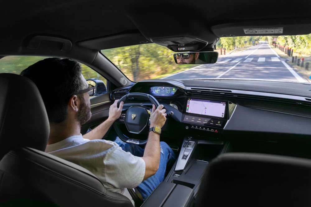 2024 Peugeot E-308. Ruta por Madrid. Imagen interior.