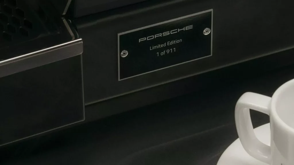 2024 Porsche La Marzocco Cafetera 12 Motor16