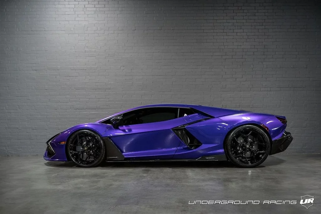 2024 Lamborghini Revuelto. Underground Racing. Imagen lateral.