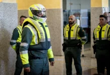 Así son los nuevos chalecos con airbag de la Guardia Civil