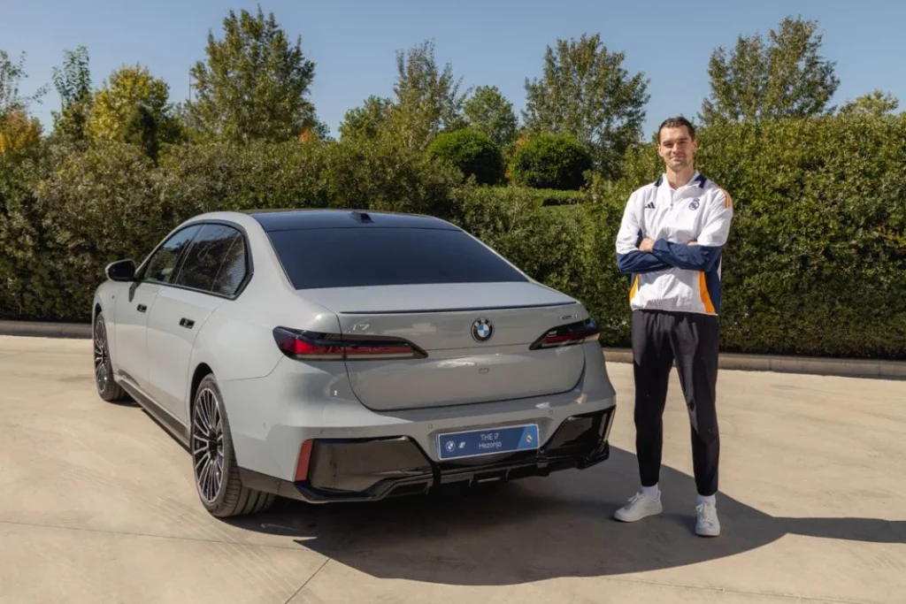 HEZONJA BMW I7 Motor16