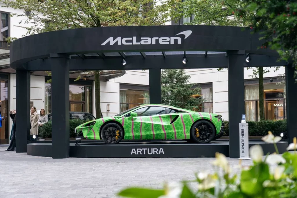 MC LAREN Artura Llinka7 Motor16