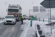 Los 9 consejos de la Guardia Civil de Tráfico para sacar de la nieve tu coche