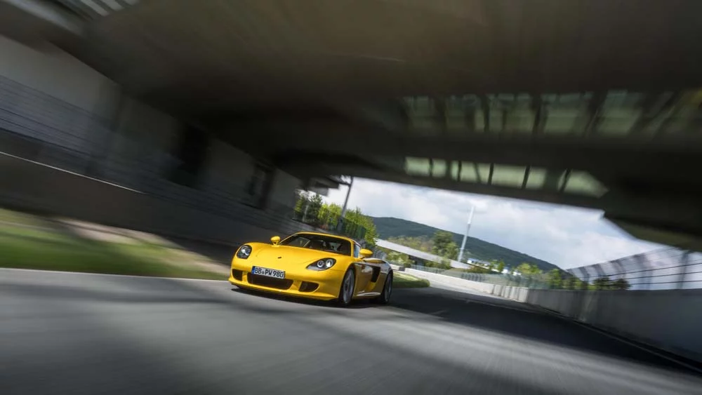 El veterano Porsche Carrera GT vuelve a estrenar neumáticos Michelin