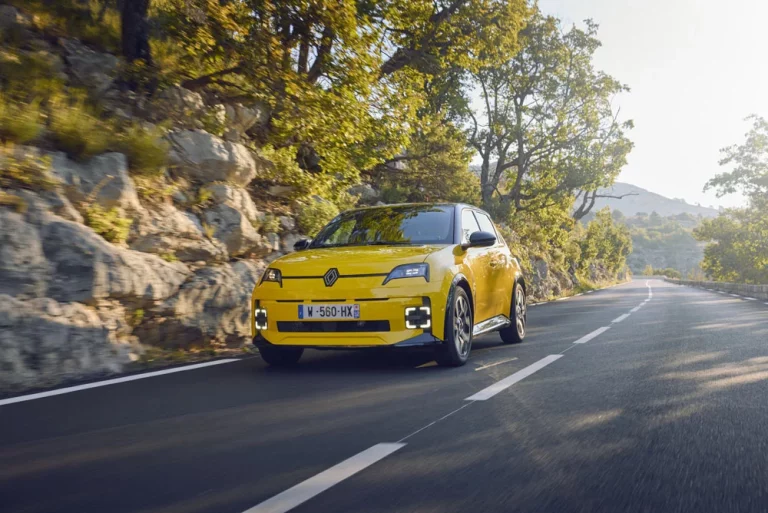 El Renault 5 eléctrico de acceso ya está disponible… ¡y a qué precio!