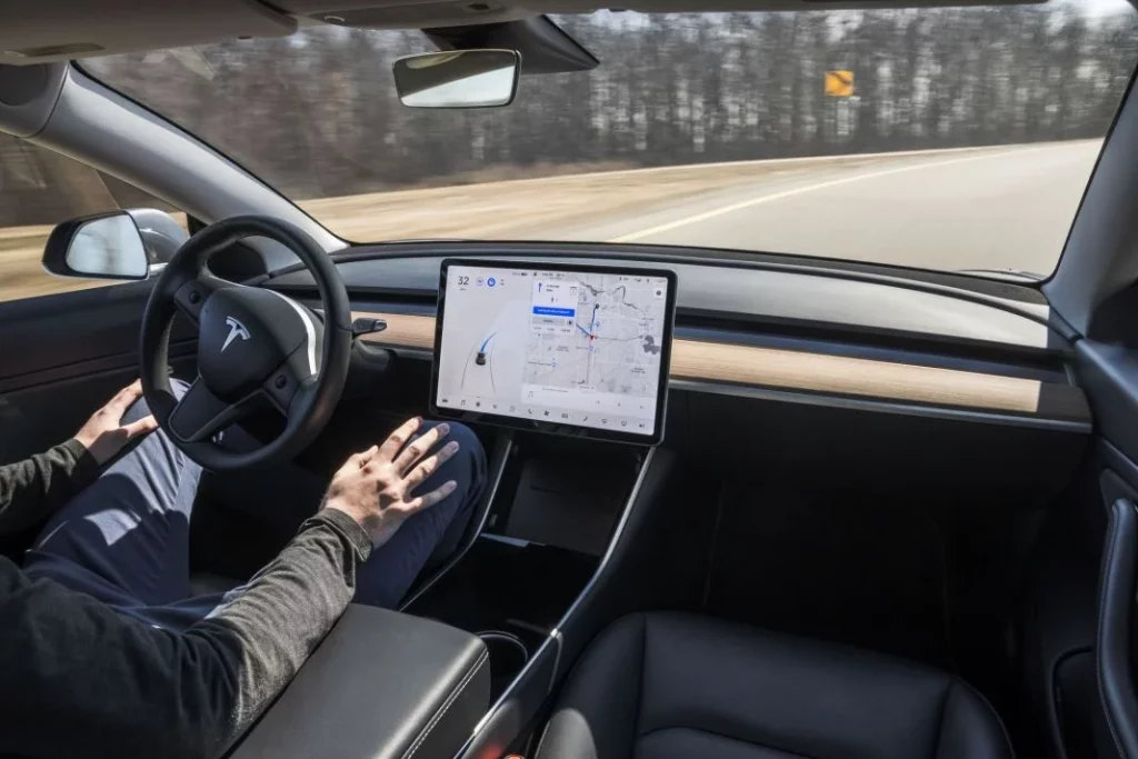 El consejo de Tesla sobre el uso del Autopilot