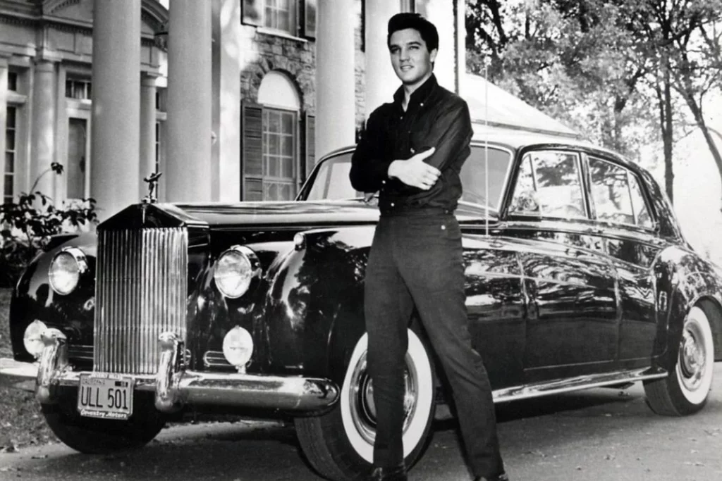 ¿Cuál es el coche que tenía Elvis Presley?