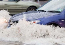 Cómo cruzar una riada con tu coche en caso de emergencia extrema y sobrevivir para contarlo