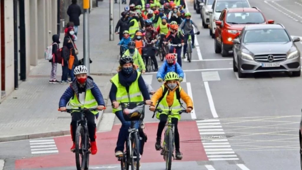 Parada de bicibús: ¿Qué es y dónde te puedes encontrar con una?