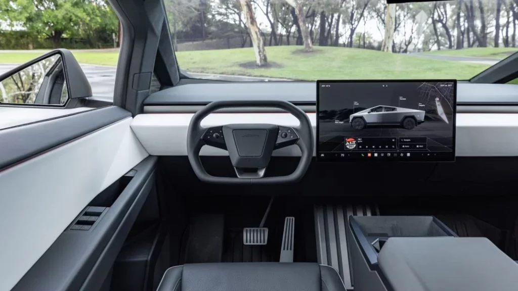 Así es el interior del lujoso Tesla Cybertruck de Kim Kardashian