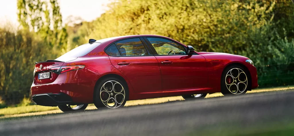 2024 Alfa Romeo Giulia Edizione Carbonio 3 Motor16