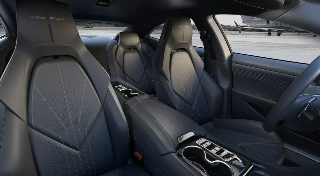 2024 Karma Invictus. Imagen interior.