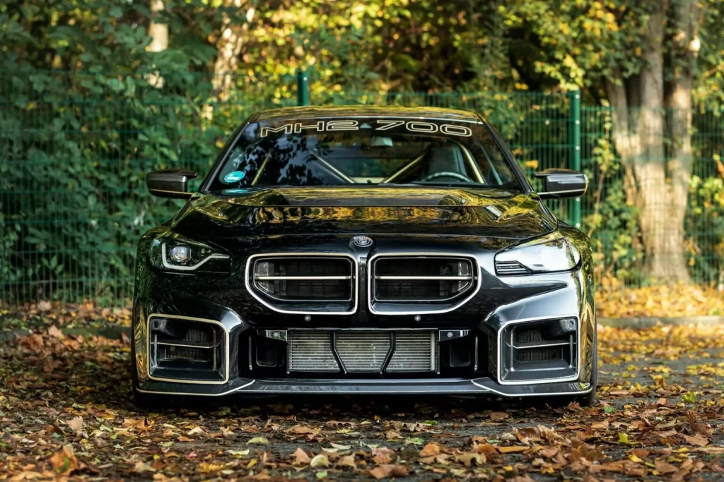 2024 BMW M2. Manhart MH2 700 II. Imagen frontal.