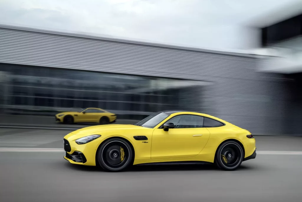 2024 Mercedes-AMG GT 43. Imagen movimiento.