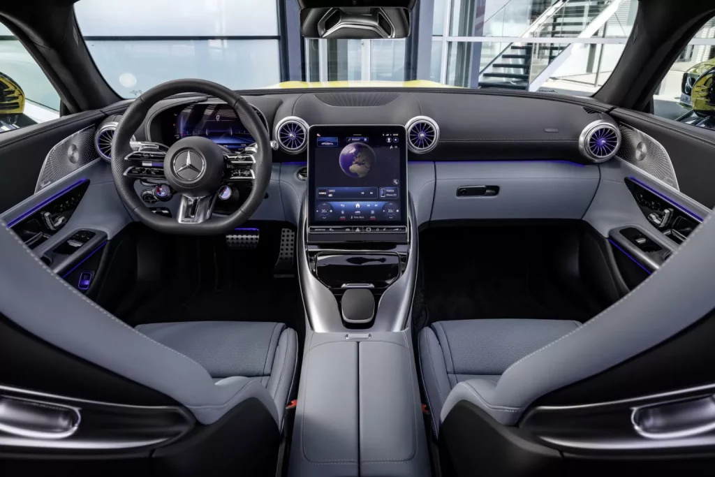 2024 Mercedes-AMG GT 43. Imagen interior.