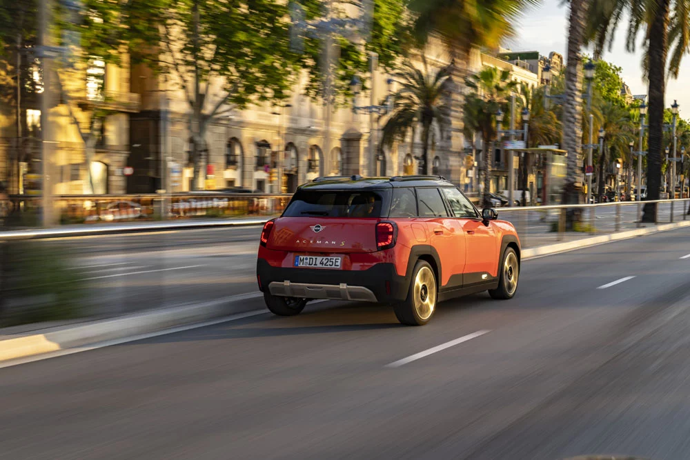 2024 Mini aceman al volante 35 Motor16