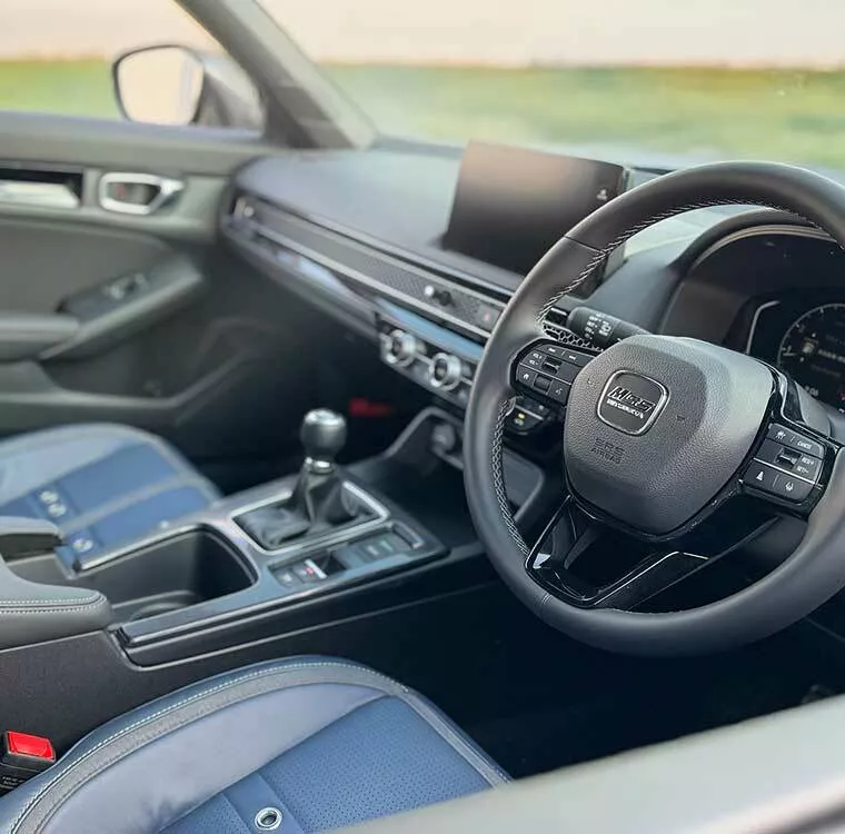 2024 Mitsuoka M55. Dodge Challenger. Imagen interior.