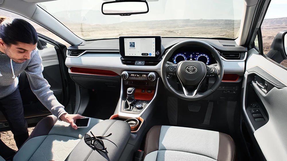 2024 Toyota RAV4 Japón. Imagen interior.