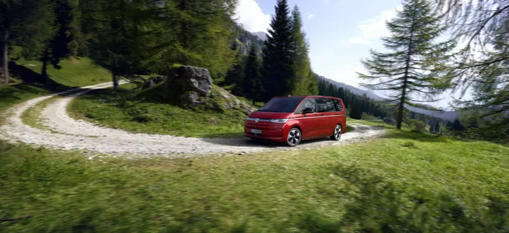 2024 Volkswagen Multivan y California eHybrid 4Motion. Imagen movimiento.