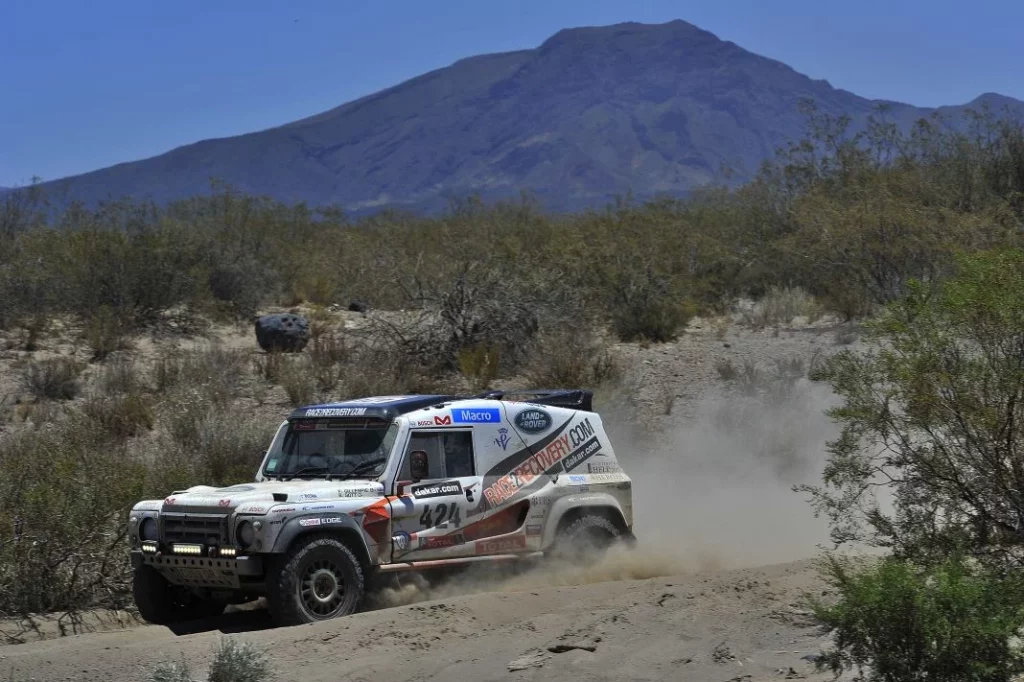 El Defender ha participado en el Dakar con el primer equipo formado por discapacitados.