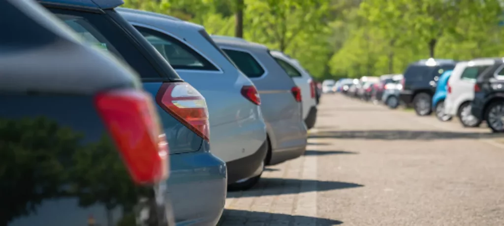 Estacionar aparcar plaza parking Motor16