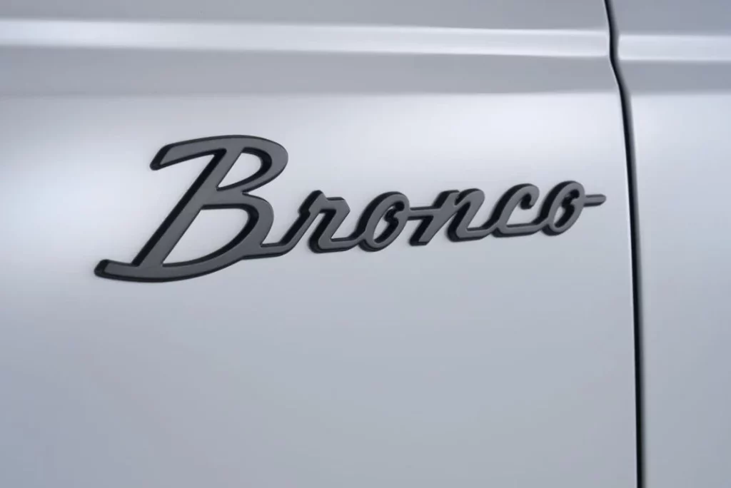 FORD BRONCO CUSTOM GARAGES 24 Motor16