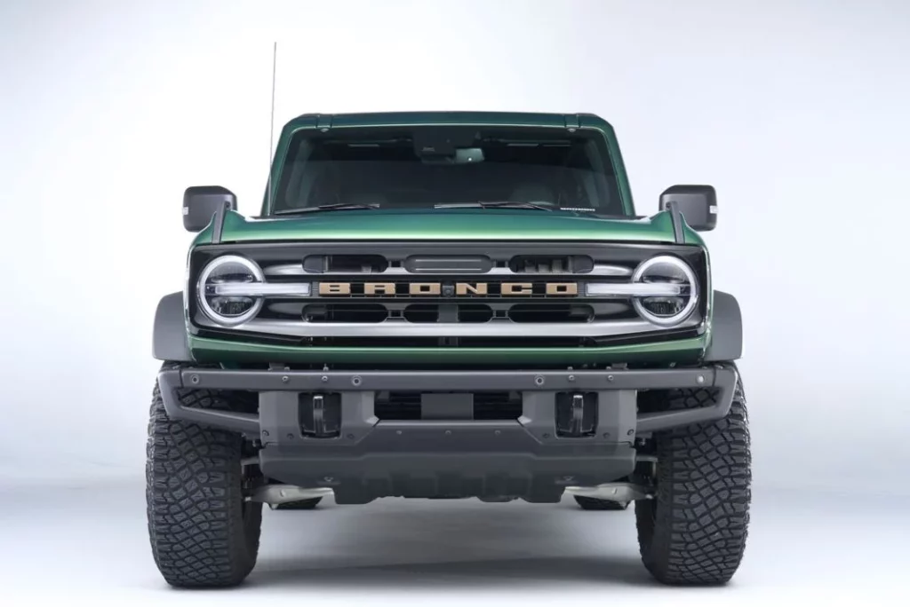 FORD BRONCO CUSTOM GARAGES 27 Motor16