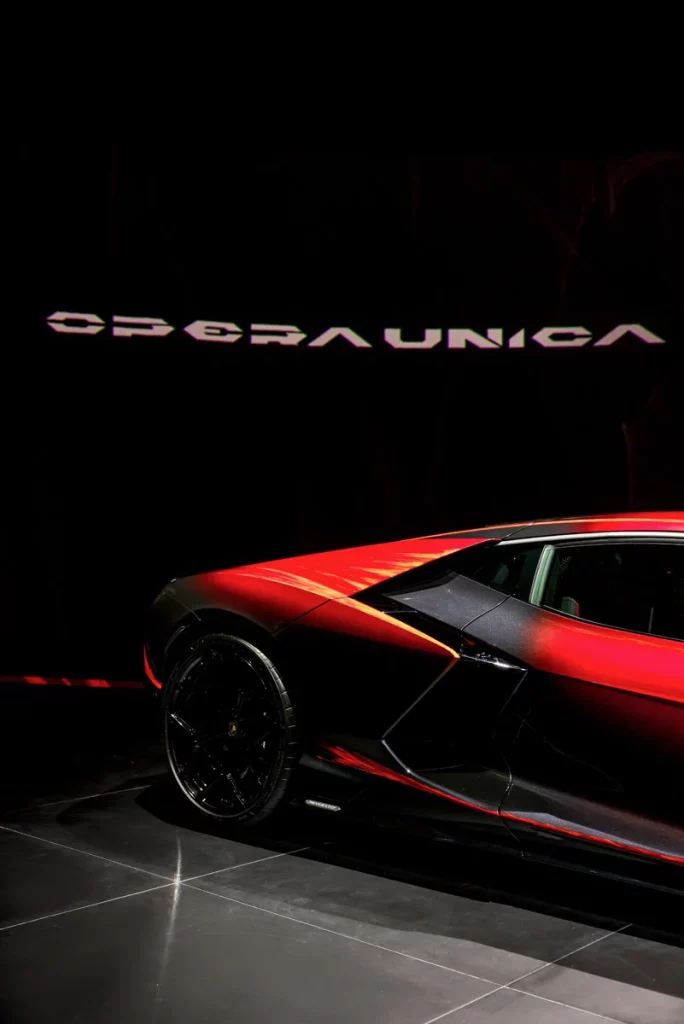 LAMBORGHINI REVUELTO OPERA UNICA 12 Motor16