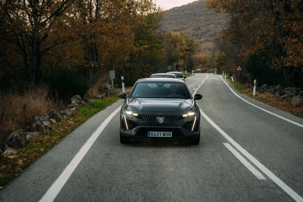 Peugeot 408 hybrid prueba 22 Motor16