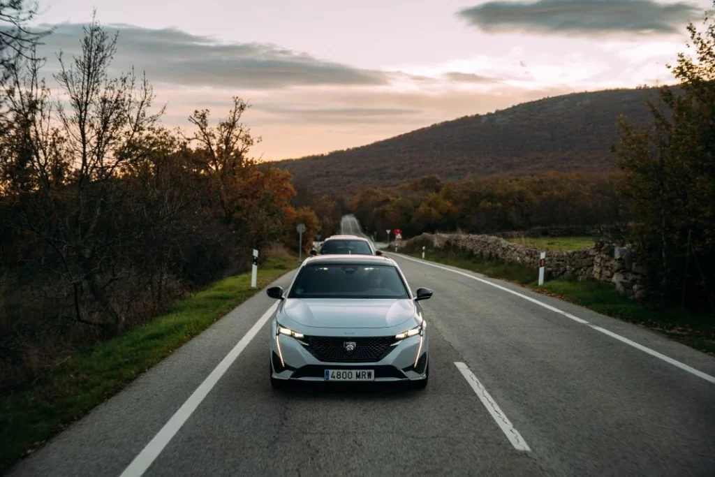 Peugeot 408 hybrid prueba 24 Motor16