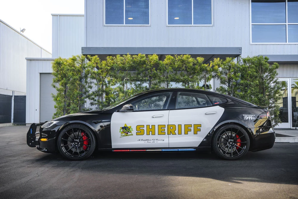 TESLA MODEL S PLAID POLICIA 8 Motor16