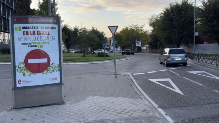 La campaña publicitaria que desconcierta a los conductores de esta ciudad de Madrid