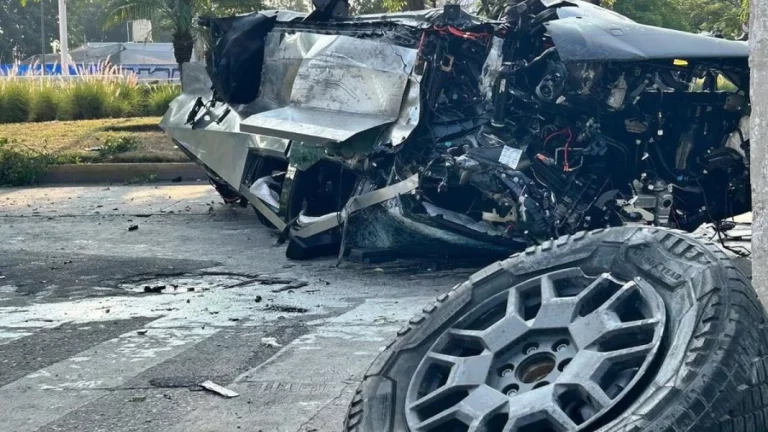 Cybertruck sufre tremendo accidente y Elon Musk se enorgullece